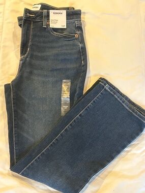 Mid Rise Bootcut petite Jeans
